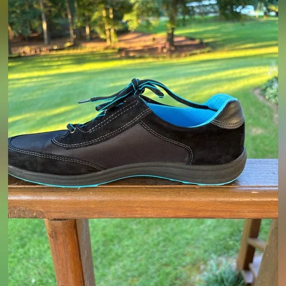 Women’s SAS Black and Blue Sneakers with Lace-Up Design - Picture 4 of 9